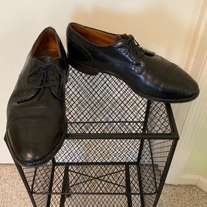 Allen Edmonds Sanford black oxford dress shoes
10.5.